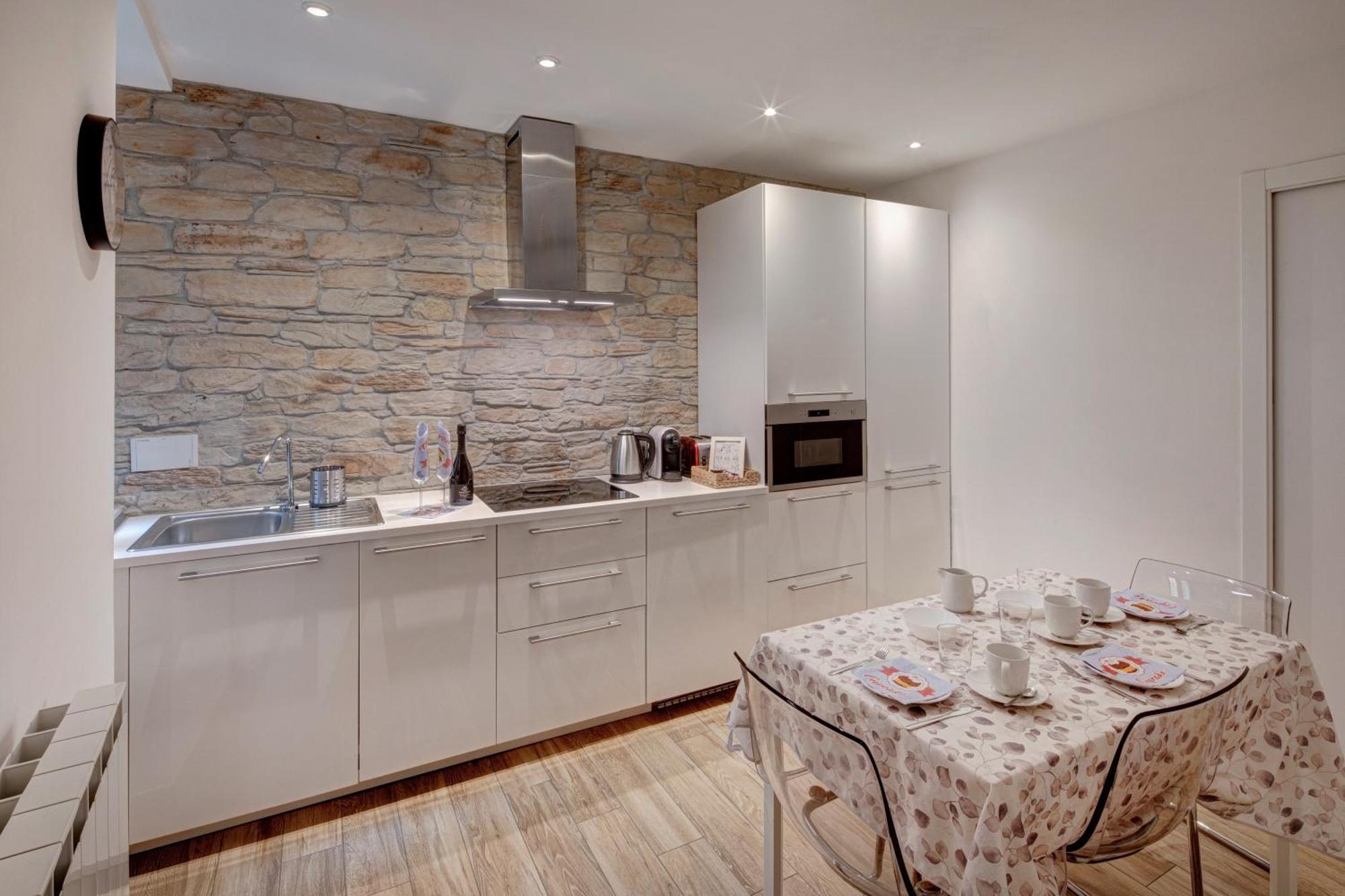 La Maison De Trieste Suite Garage מראה חיצוני תמונה